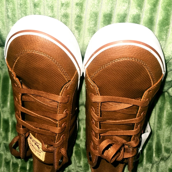 Levi's Men's Brown Sneakers Size 9. - Picture 2 of 15